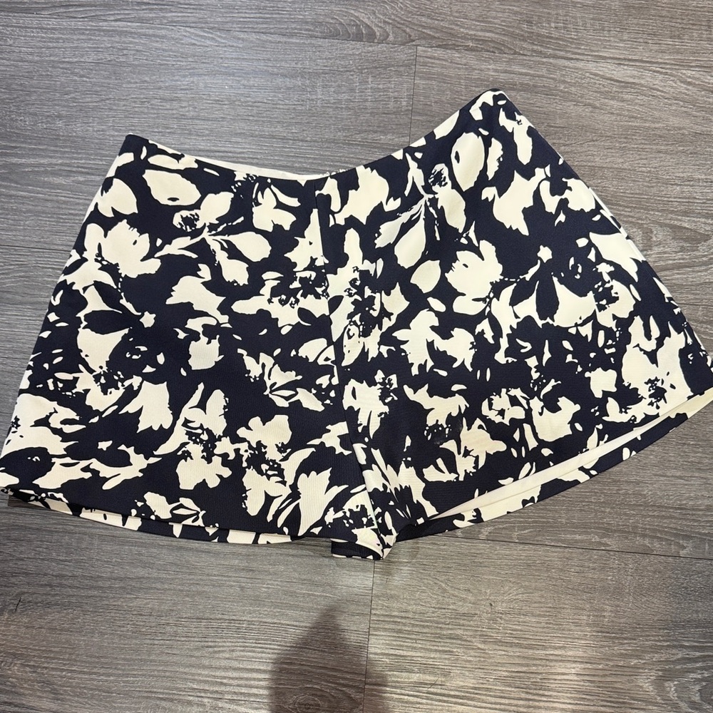 Floral Black and ivory Women's Shorts